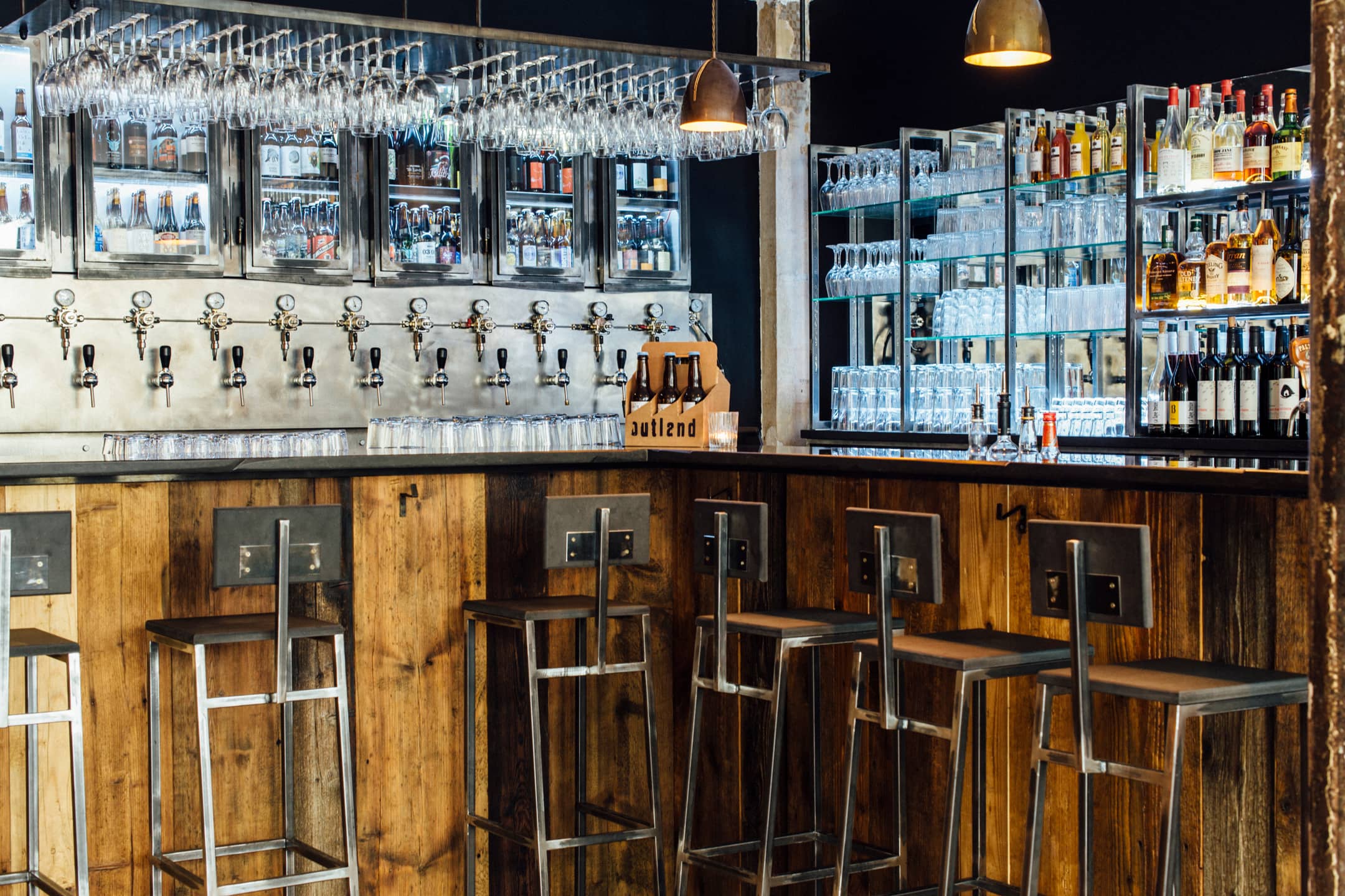 Outland bar | visuel